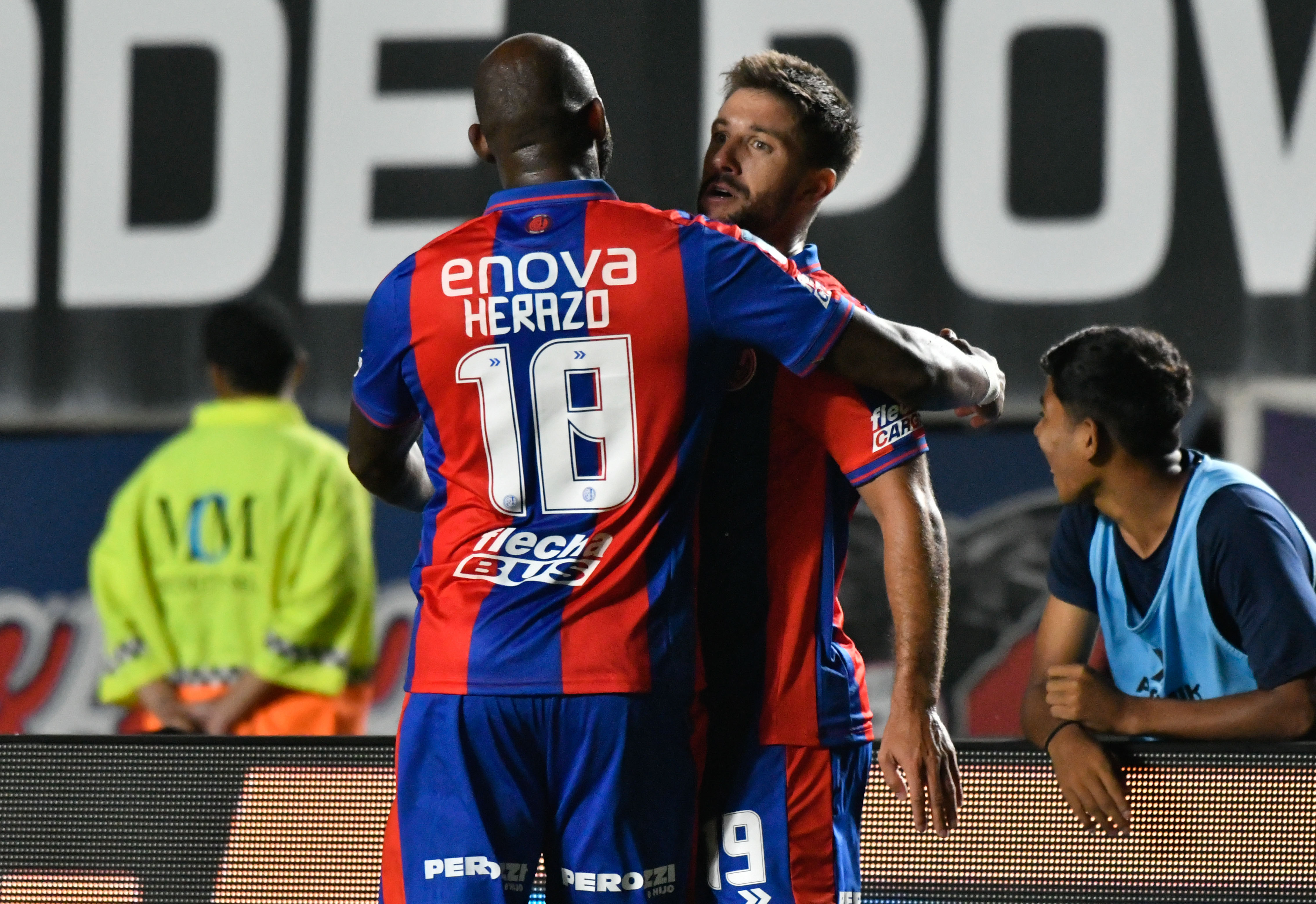 Gol — vs Instituto