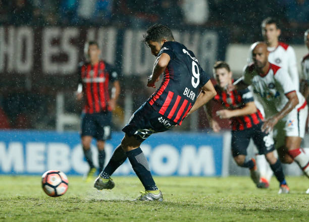 76' · Penal errado · Blandi, Nicolás