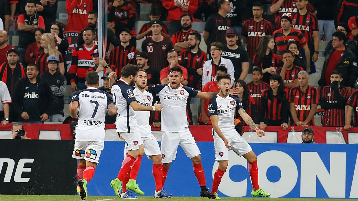Gol — vs Atletico Paranaense (Brasil)