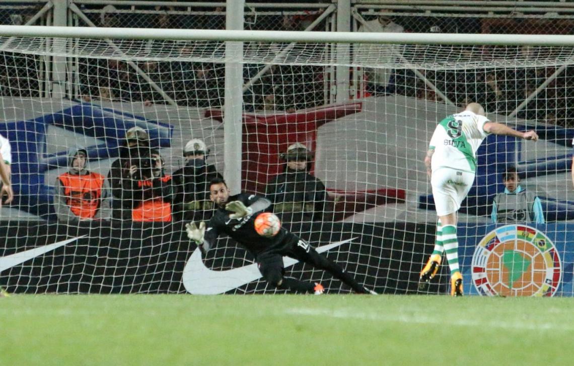 Penal atajado — vs Banfield