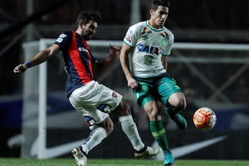 Tarjeta Amarilla — vs Chapecoense (Brasil)