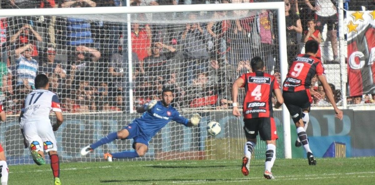 Penal atajado — vs Patronato