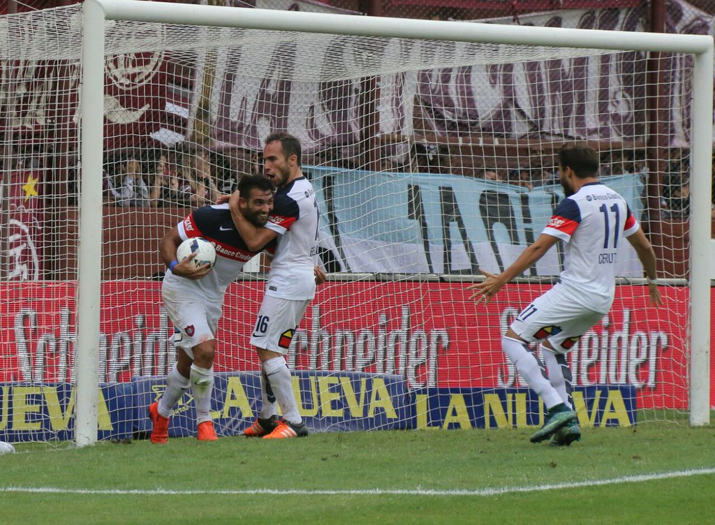 Gol — vs Lanus