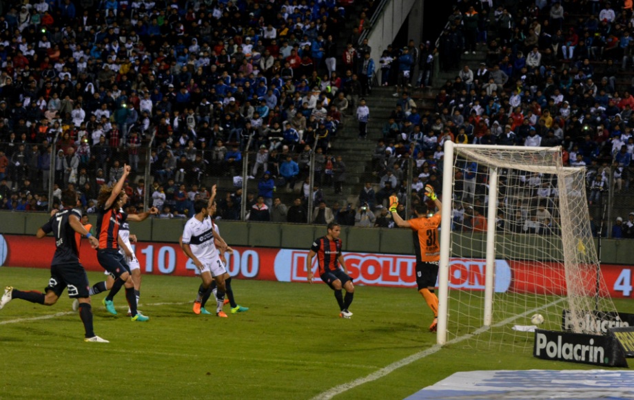 61' · Gol · Diaz, Paulo César