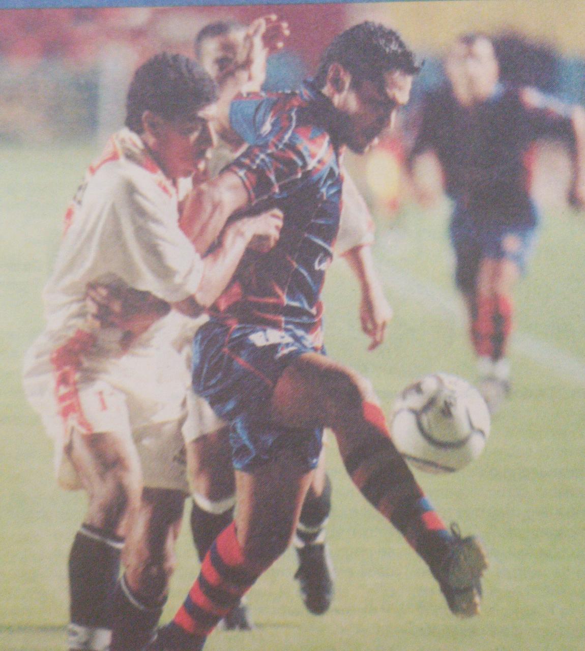 Tarjeta Amarilla — vs Universitario (Perú)