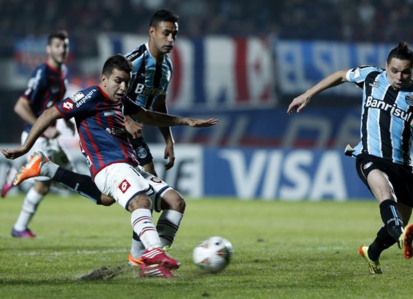 Gol — vs Gremio (Brasil)