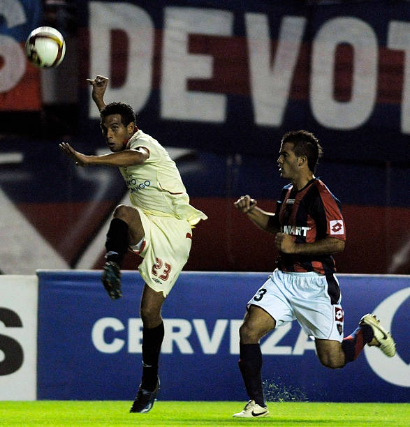 Tarjeta Amarilla — vs Universitario (Perú)