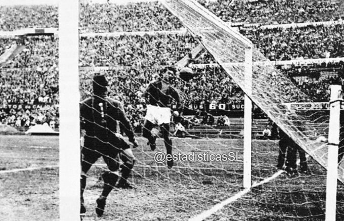 Gol — vs Peñarol (Uruguay)