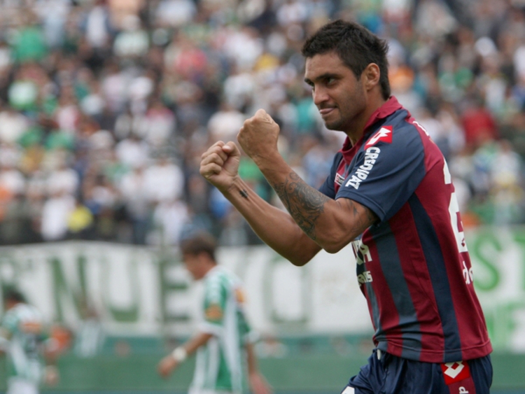 63' · Gol · Bueno, Carlos Eber