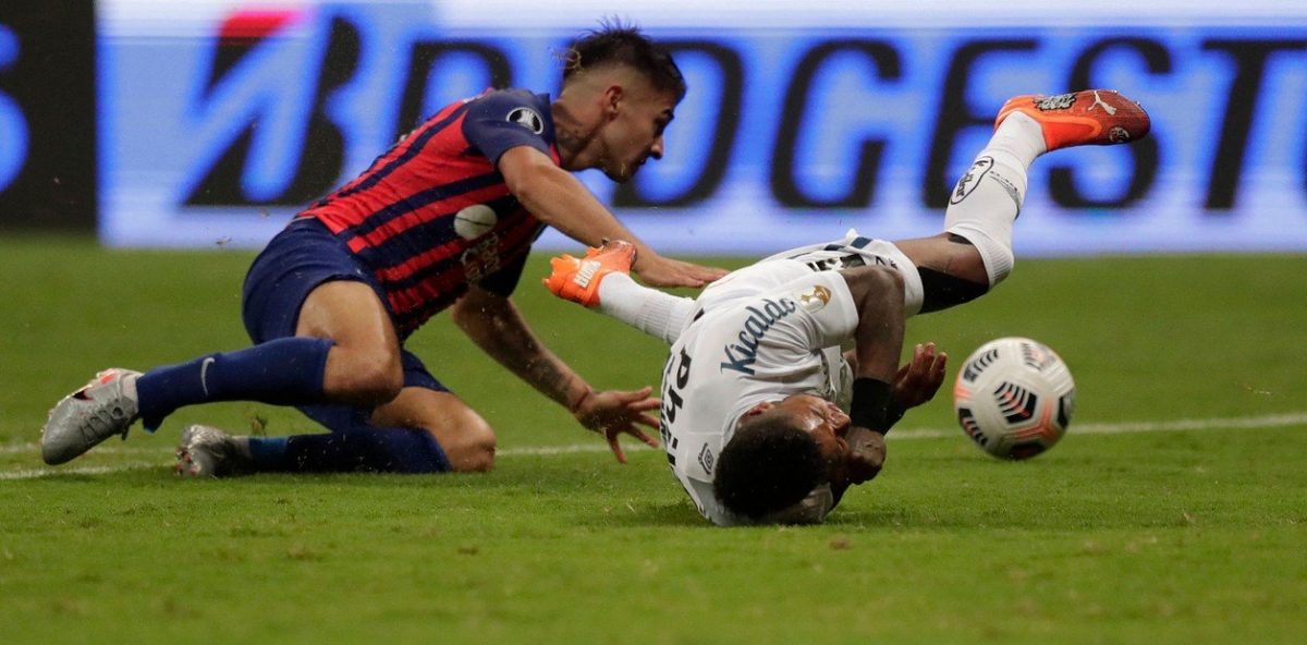 Tarjeta Roja — vs Santos (Brasil)