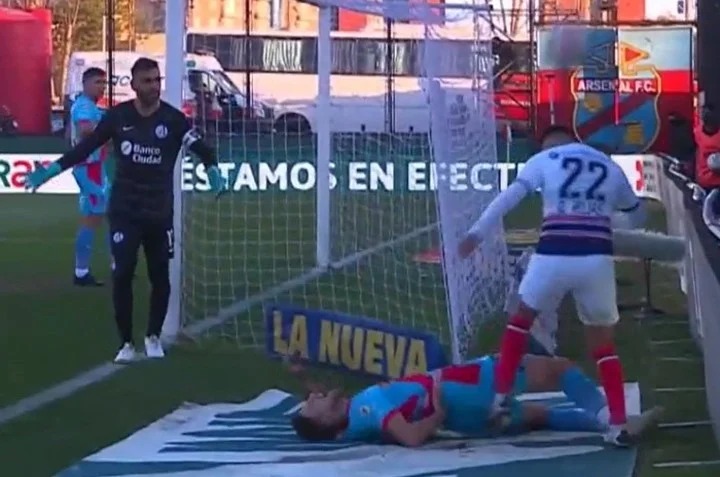 Tarjeta Roja — vs Arsenal
