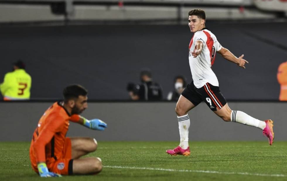 84' · Gol Rival · Alvarez, Julián