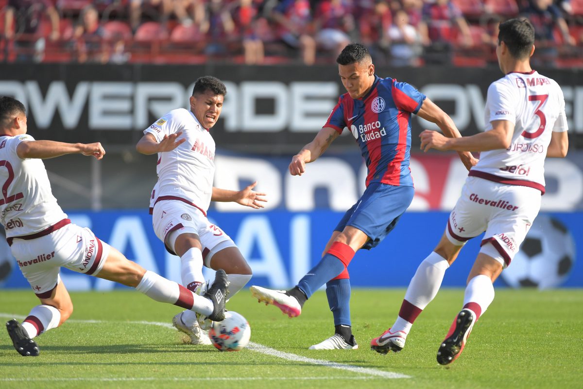 Gol — vs Lanus