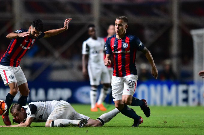 Tarjeta Amarilla — vs Atletico Mineiro (Brasil)