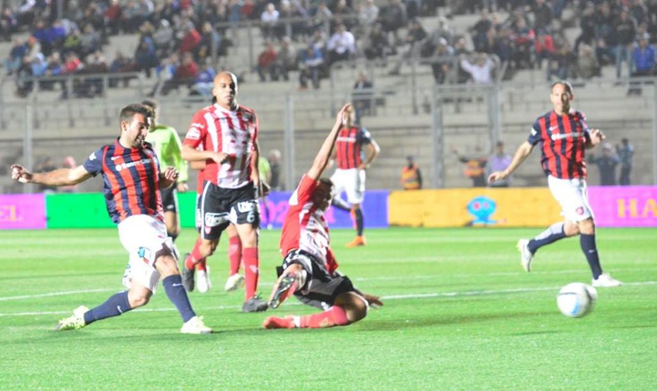 Gol — vs Instituto