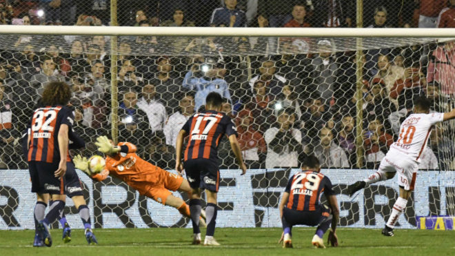 Penal atajado — vs Union