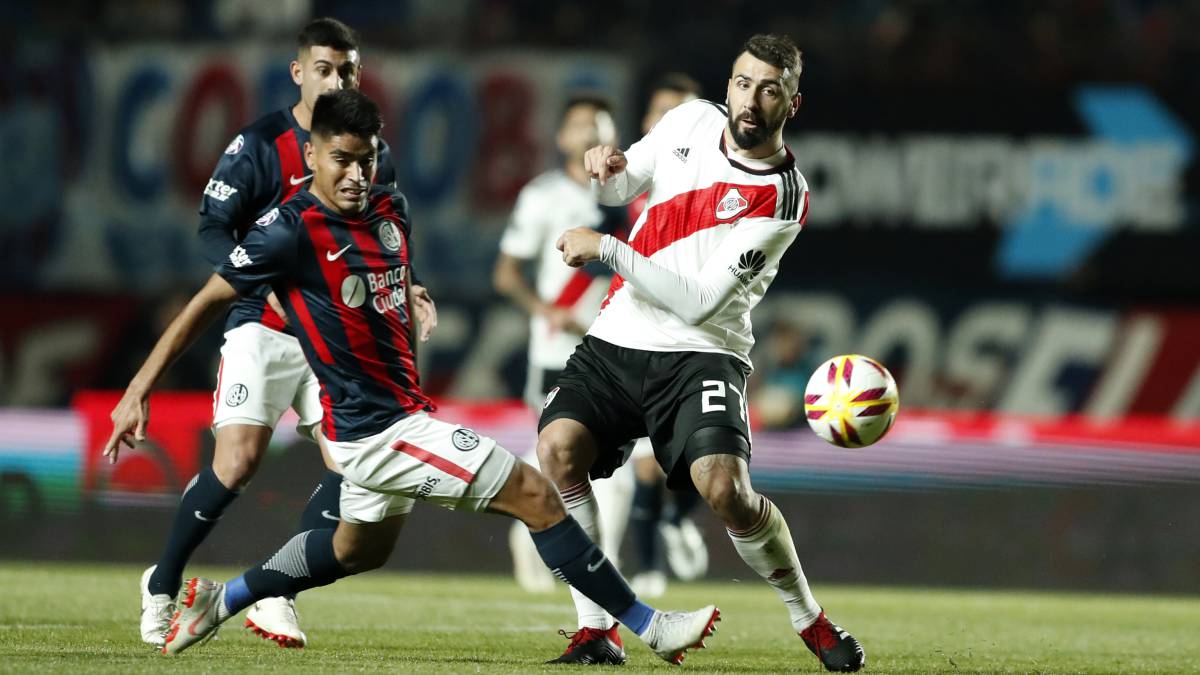 Tarjeta Amarilla — vs River Plate