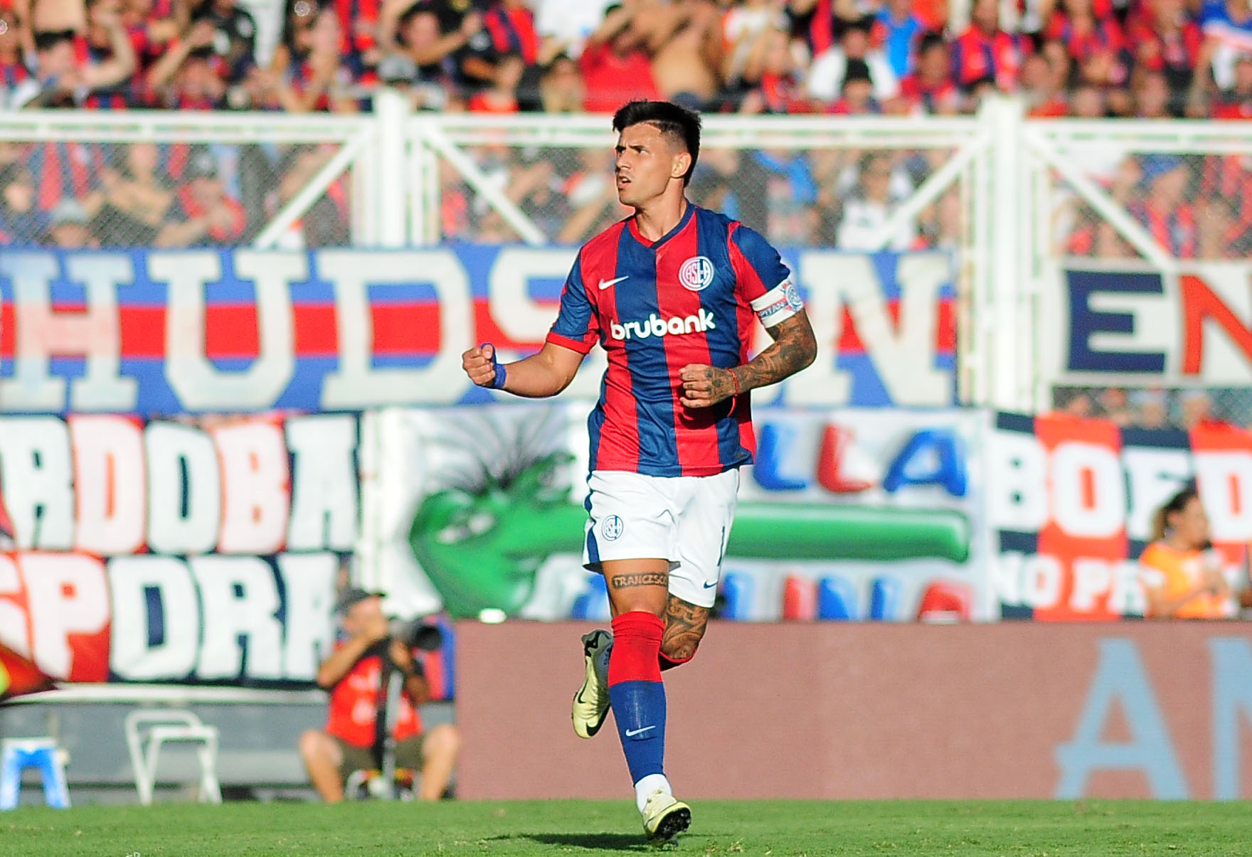 Gol — vs Estudiantes