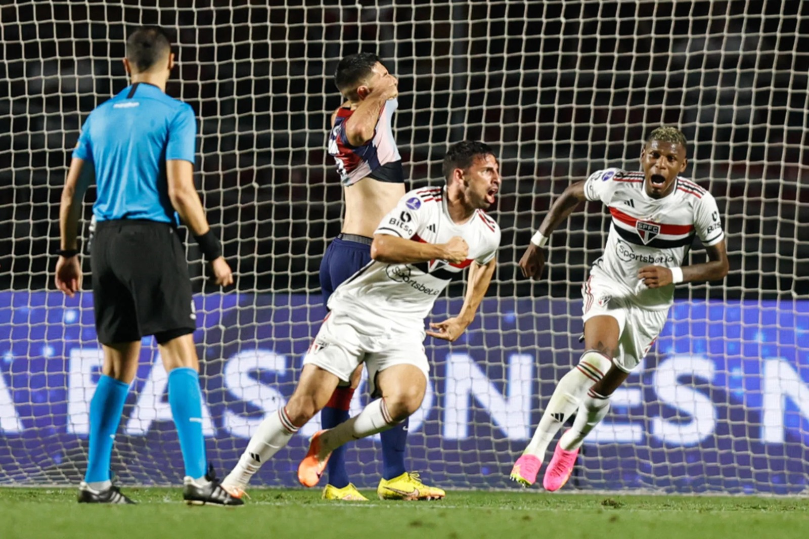 45' · Gol Rival · Calleri, Jonathan