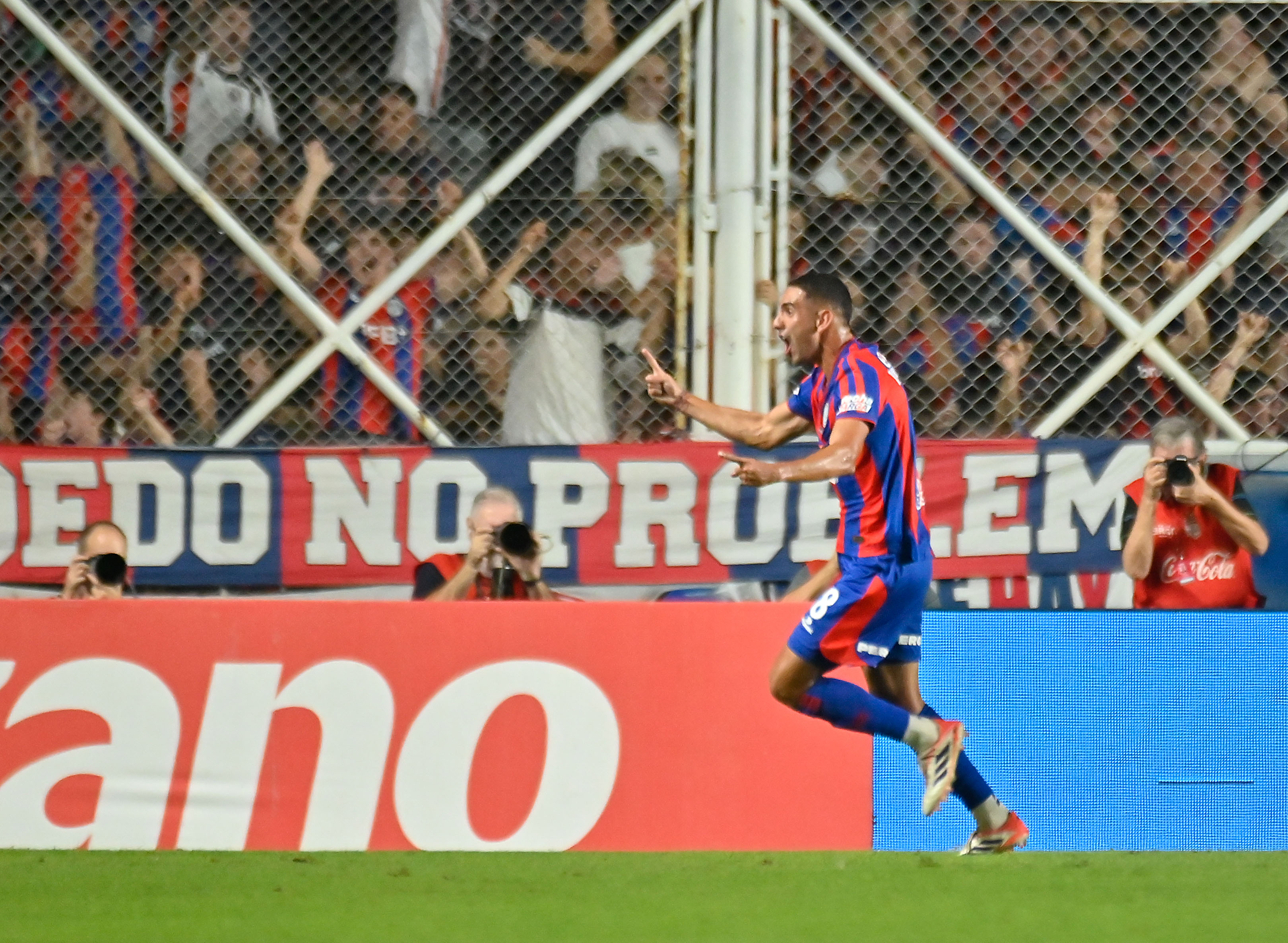 Gol — vs Estudiantes