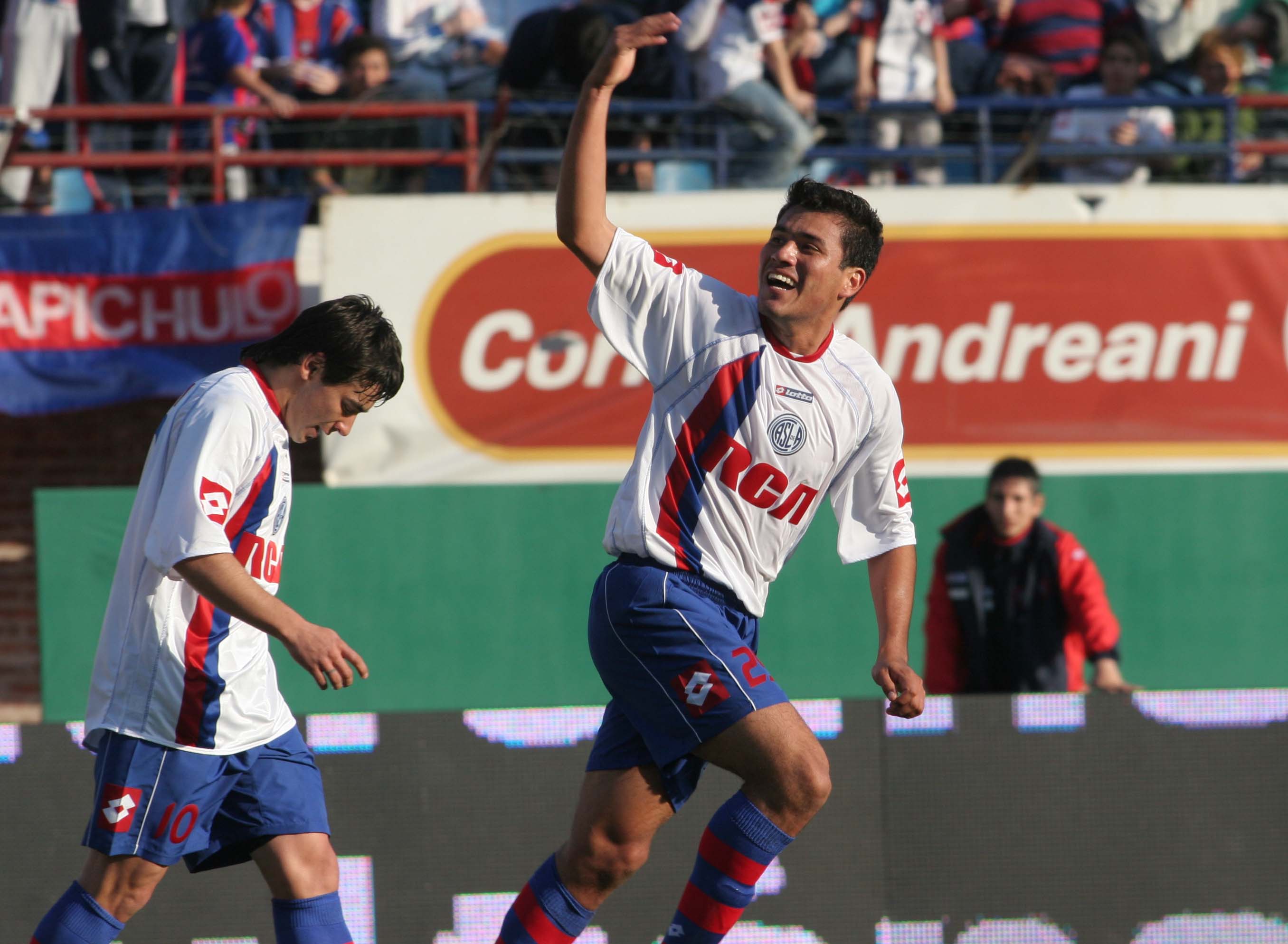 Gol — vs Colon