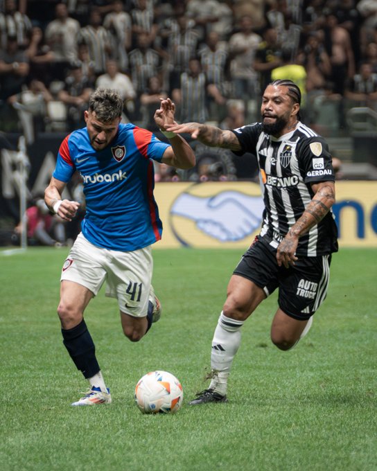 Cambio (Salida) — vs Atletico Mineiro (Brasil)