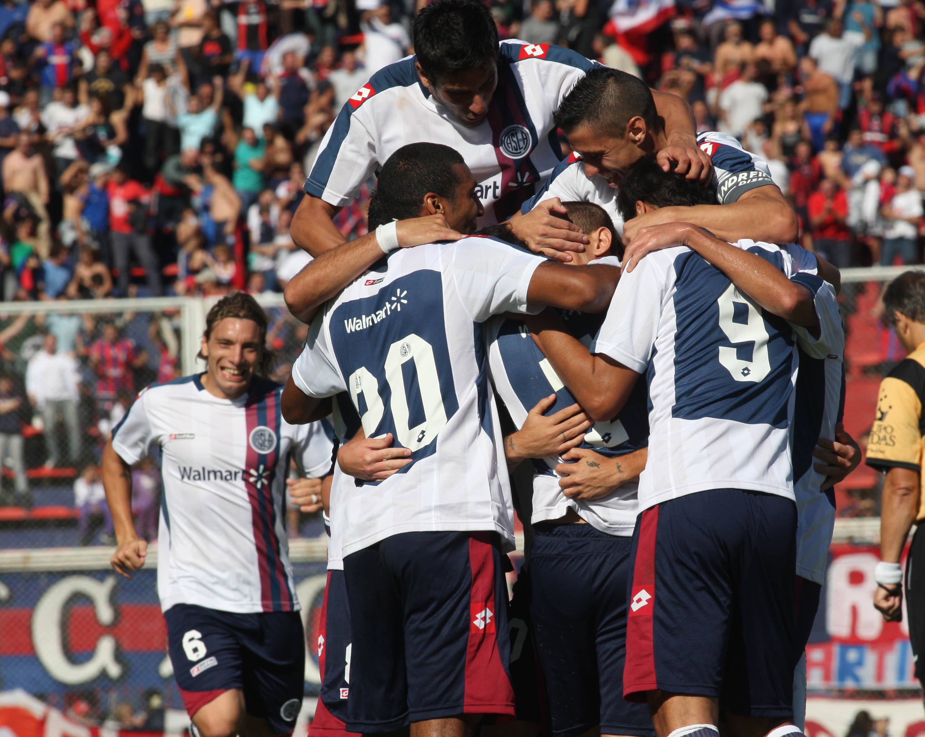 Gol — vs Lanus