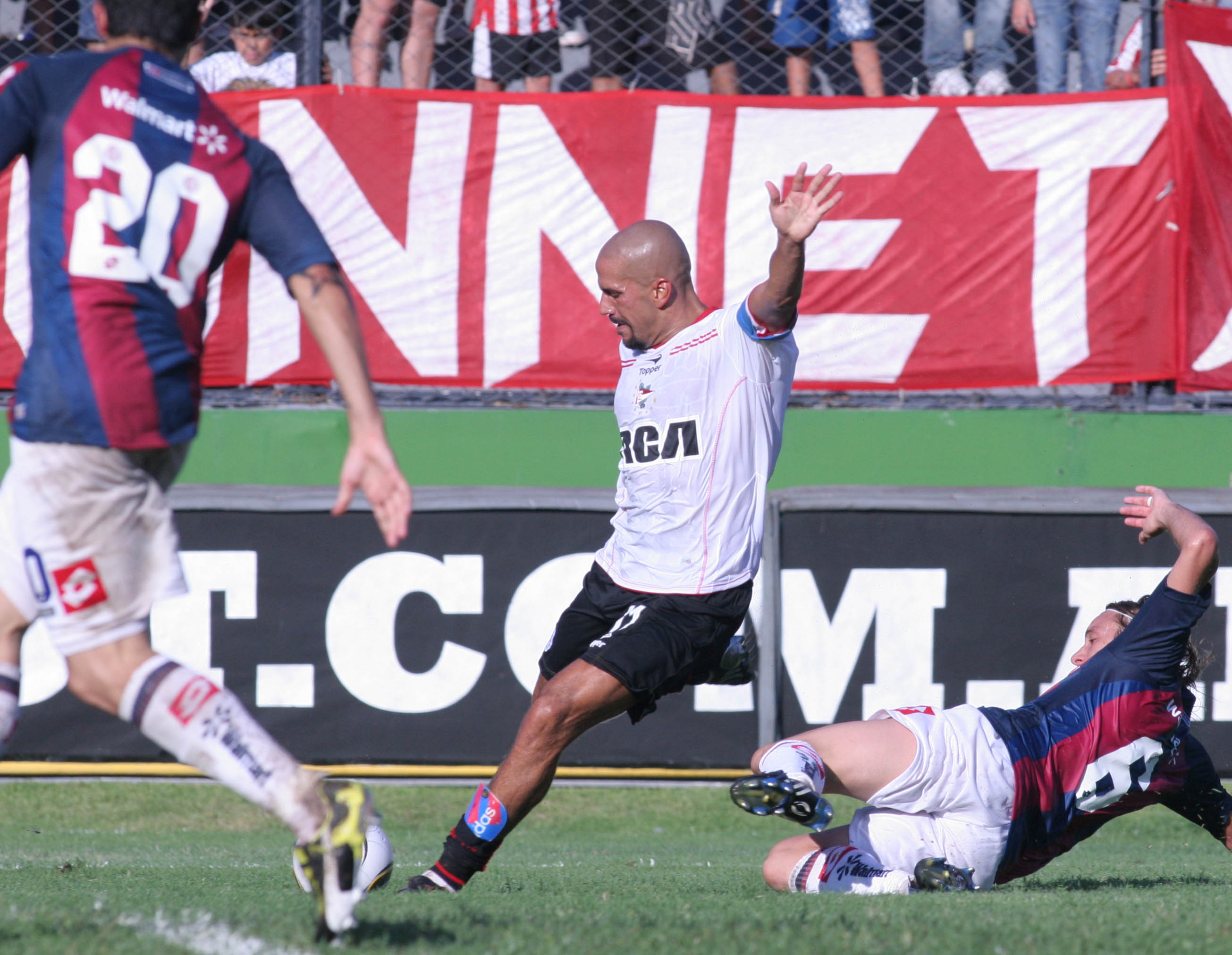 44' · Gol Rival · Veron, Juan Sebastián