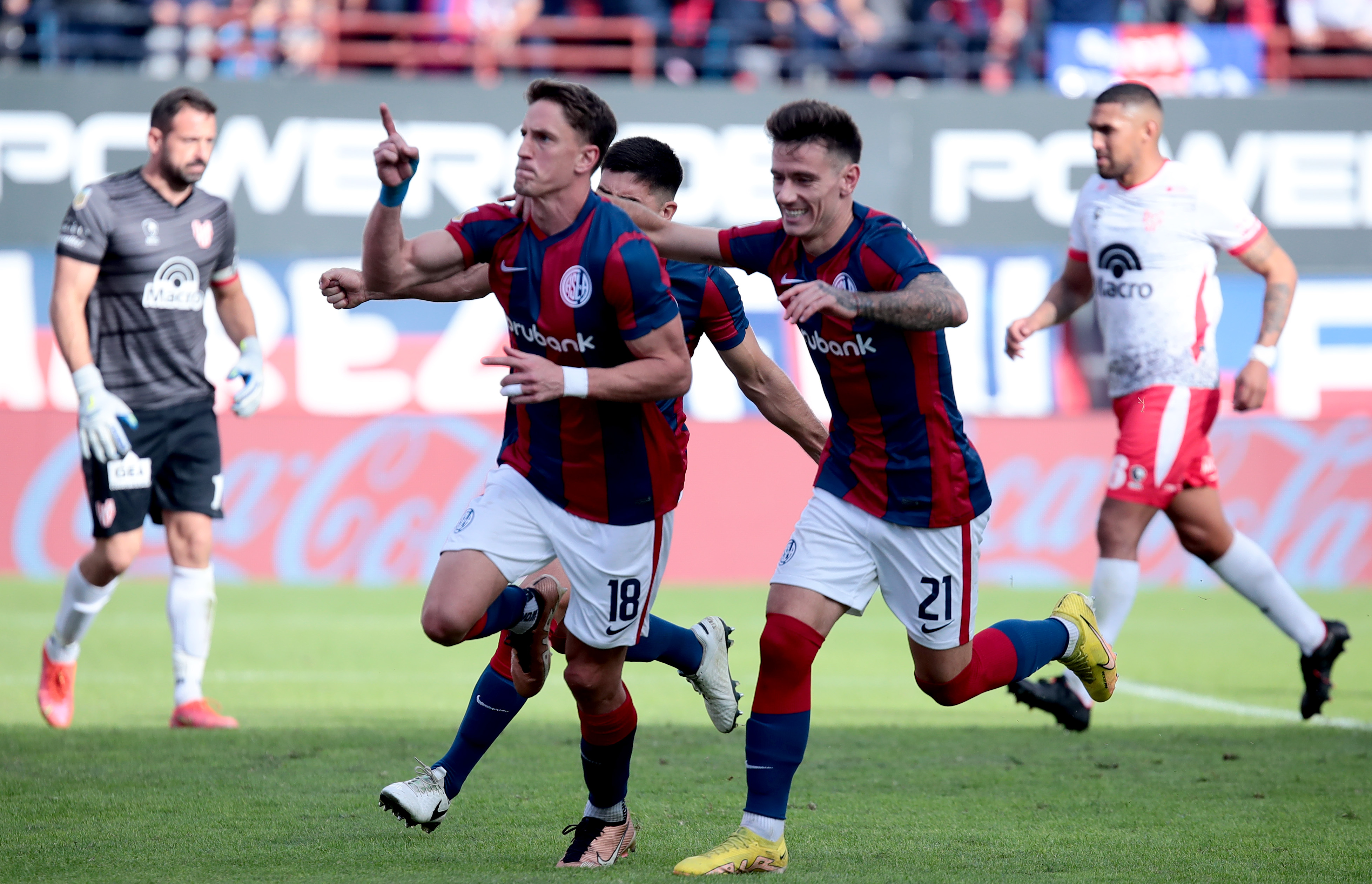 71' · Penal convertido · Vombergar, Andrés