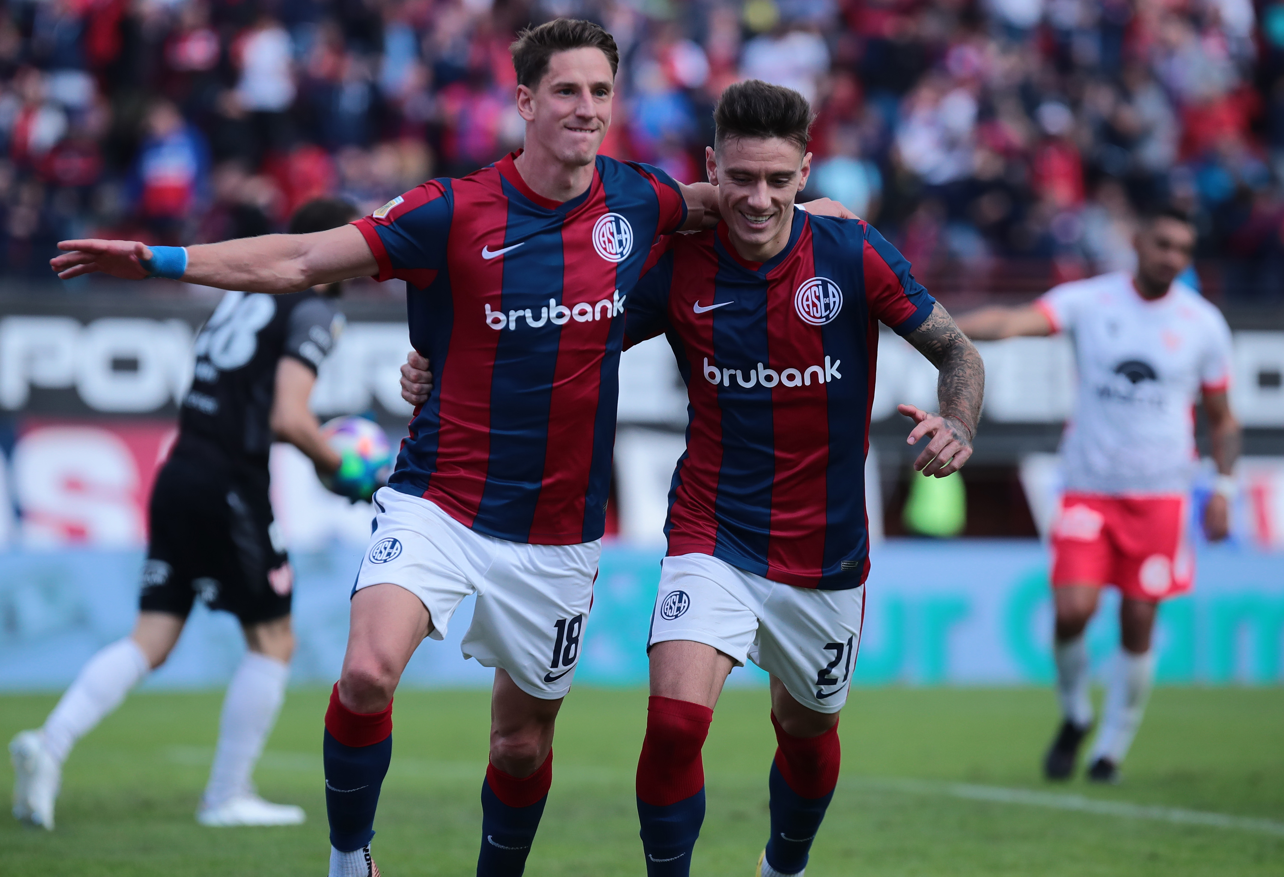 86' · Penal convertido · Vombergar, Andrés